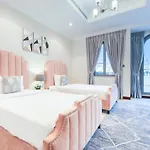 Posh 5Br Villa With Private Pool On Palm Jumeirah