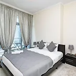 Steps Away From The Beach & Entertainment Hubs 1Br Unit, Torch Tower, Dubai Marina By Deluxe Holiday Homes