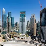 Sky View Tower Apartment In Dubai Marina Jbr