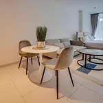 Stylish Studio In Marquise Square Tower