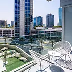 Stylish Studio In Marquise Square Tower