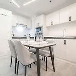Boutique Luxury Living Near Palm Jumeirah