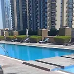 Luxurious Pool View Apt In Downtown Dubai