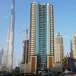 Luxurious Pool View Apt In Downtown Dubai