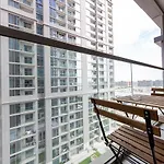 Beautiful 1Br - Close To Downtown With Pool And Gym