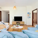 Boutique Apartment Sea Views - Dubai Marina