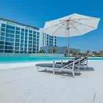 Higuests - Step Into Heaven In This Lakeside Apartment