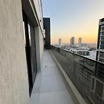 Modern & Spacious 2 Bed 2 Bath