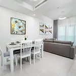Prime Location 1Br Oasis With Patio & Pool, The Bay