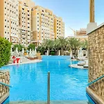 Spacious 2Br - Private Beach & Sea & Skyline Views