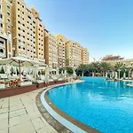 Spacious 2Br - Private Beach & Sea & Skyline Views