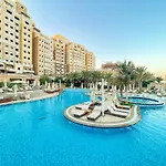 Spacious 2Br - Private Beach & Sea & Skyline Views