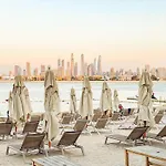Spacious 2Br - Private Beach & Sea & Skyline Views