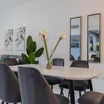 2 Bedroom Apartment I Marina Diamond 4 I Close To Metro