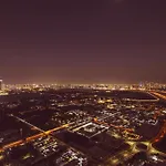 Downtown Chic 2 Bedroom Apartment I Dubai Mall Access I Views Of Burj Khalifa From Pool I Free Parking, Gym, Pool & Wi-Fi I By Meerak