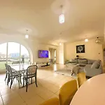 5-Bed, Beachfront Very Spacious Entire Home In Jbr