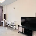 Upscale Studio Apartment Burj View With Balcony Free Parking By Belvilla