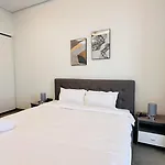 Upscale Studio Apartment Burj View With Balcony Free Parking By Belvilla