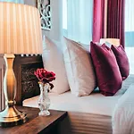 A C Pearl Holiday Homes - The Loft With Burj Khalifa View