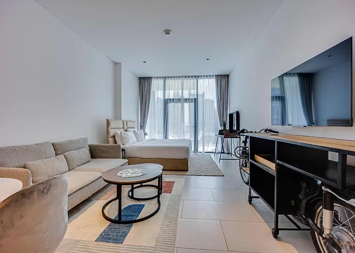 Stylish Studio In Marquise Square Tower