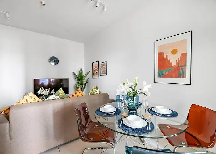 Stonetree - Furnished 1 Bedroom Apartment Near To Tram