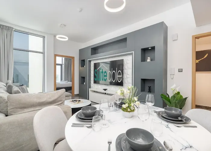 Modern Comfort In A Spacious Apartment - Suiteable
