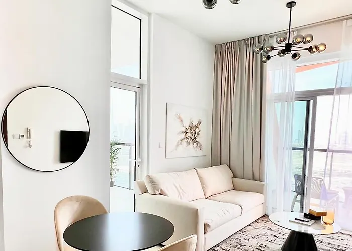 Cozy Central Apt With Parking And Skyline View