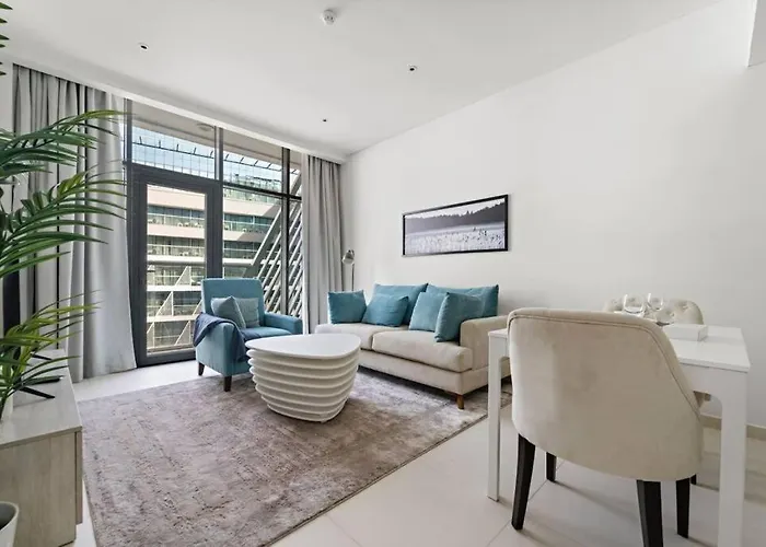 Chic Living 1 Bhk With Beach Access