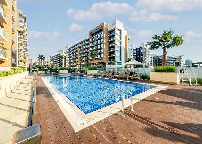 Chic Studio Azizi Riviera Retreat With City Views
