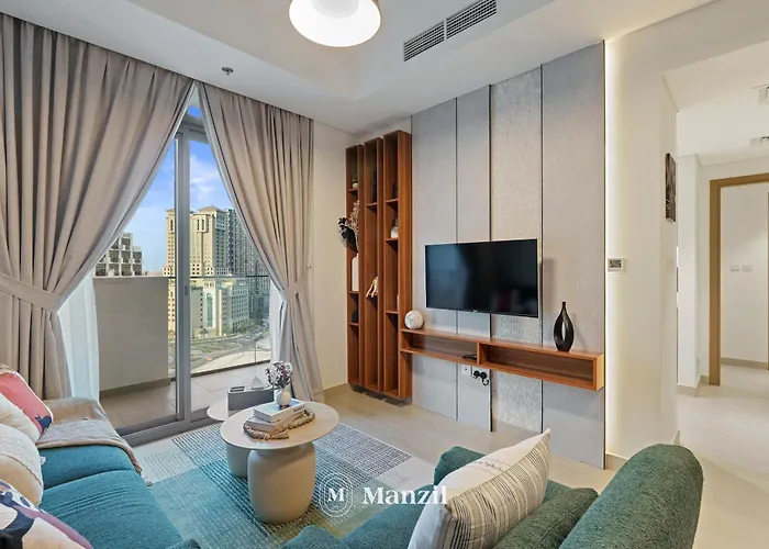 1Br Apt Near Downtown Dubai With Pool & Skyline Views