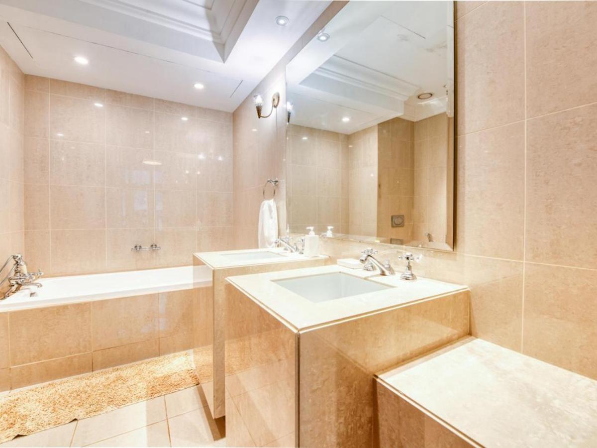 Apartment Rh- Burj Khalifa View, 1 Bedroom Apartment Near Souk Al Bahar *