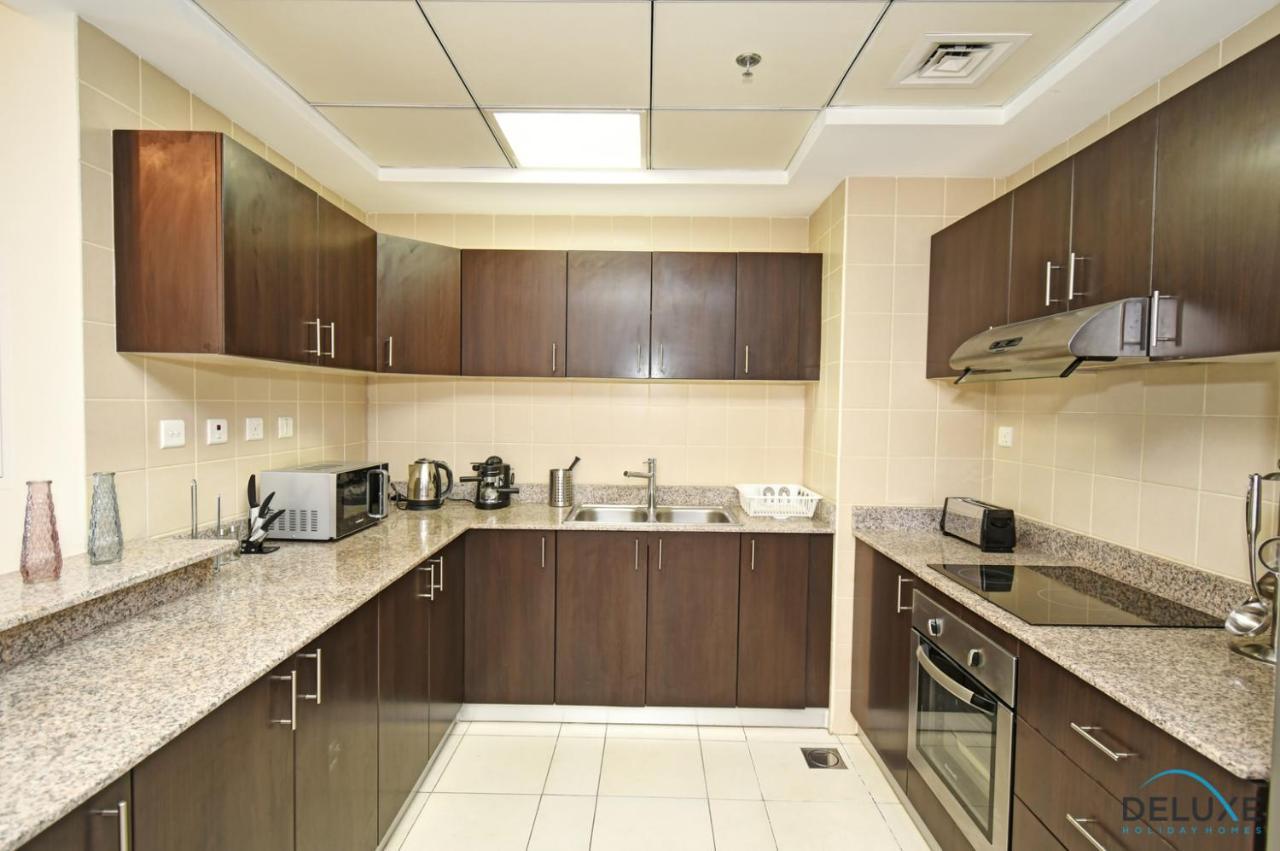 Steps Away From The & Entertainment Hubs 1br Unit, Torch Tower, Marina By Deluxe Homes Apartment