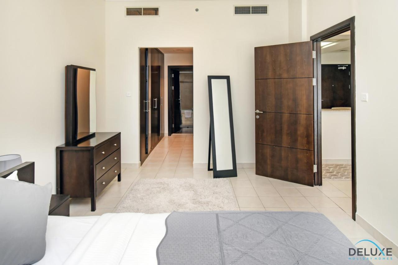 Steps Away From The & Entertainment Hubs 1br Unit, Torch Tower, Marina By Deluxe Homes Apartment