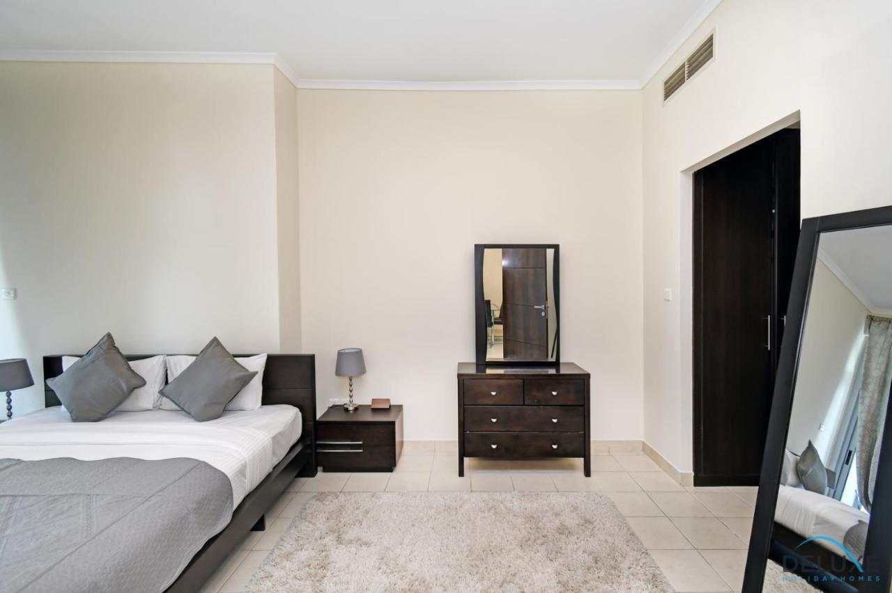 Apartment Steps Away From The & Entertainment Hubs 1br Unit, Torch Tower, Marina By Deluxe Homes