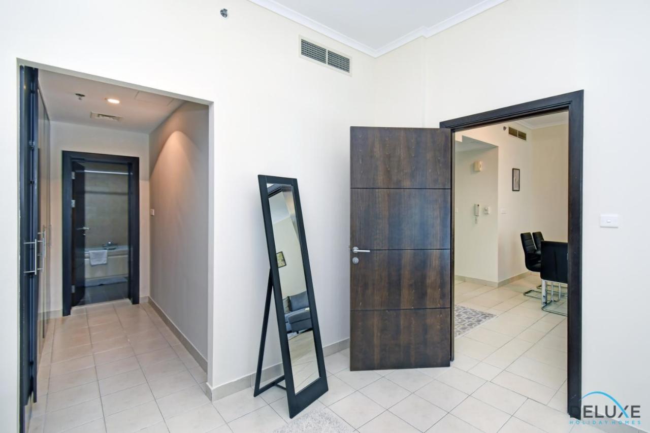 Steps Away From The & Entertainment Hubs 1br Unit, Torch Tower, Marina By Deluxe Homes Apartment