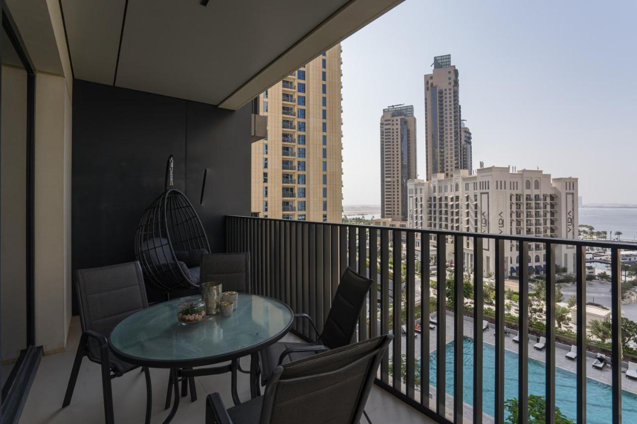 Higuests - Artistic Apt With Balcony Overlooking Canal Apartment Dubai