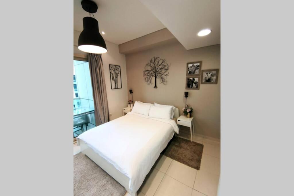 Jbr Studio At Royal Oceanic Tower Dubai
