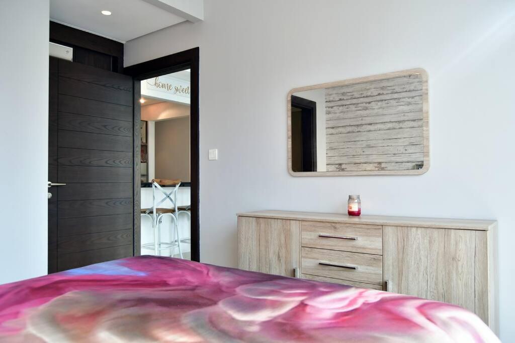 Stylish 1-br Marina View Apt In Silverene Tower