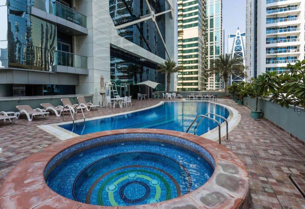 Apartment La Buena Vida: Luxe Lakeview Near Metro
