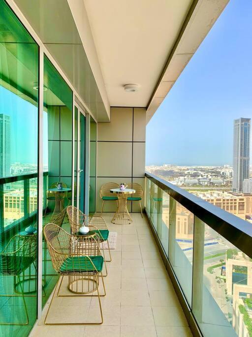 Luxurious Pool View Apt In Downtown Apartment