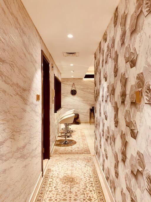 Luxurious Pool View Apt In Downtown Dubai