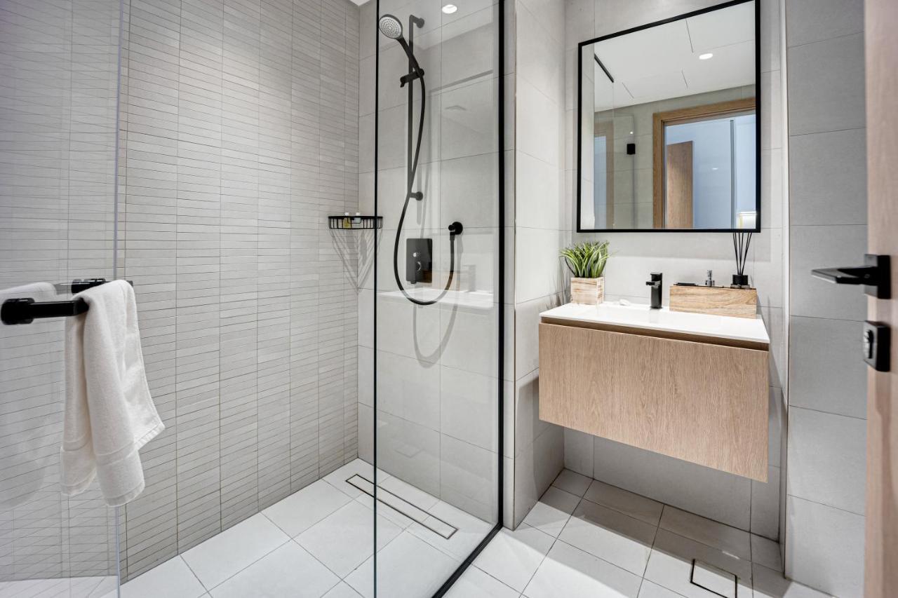Stylish In Marquise Square Tower Apartment Dubai
