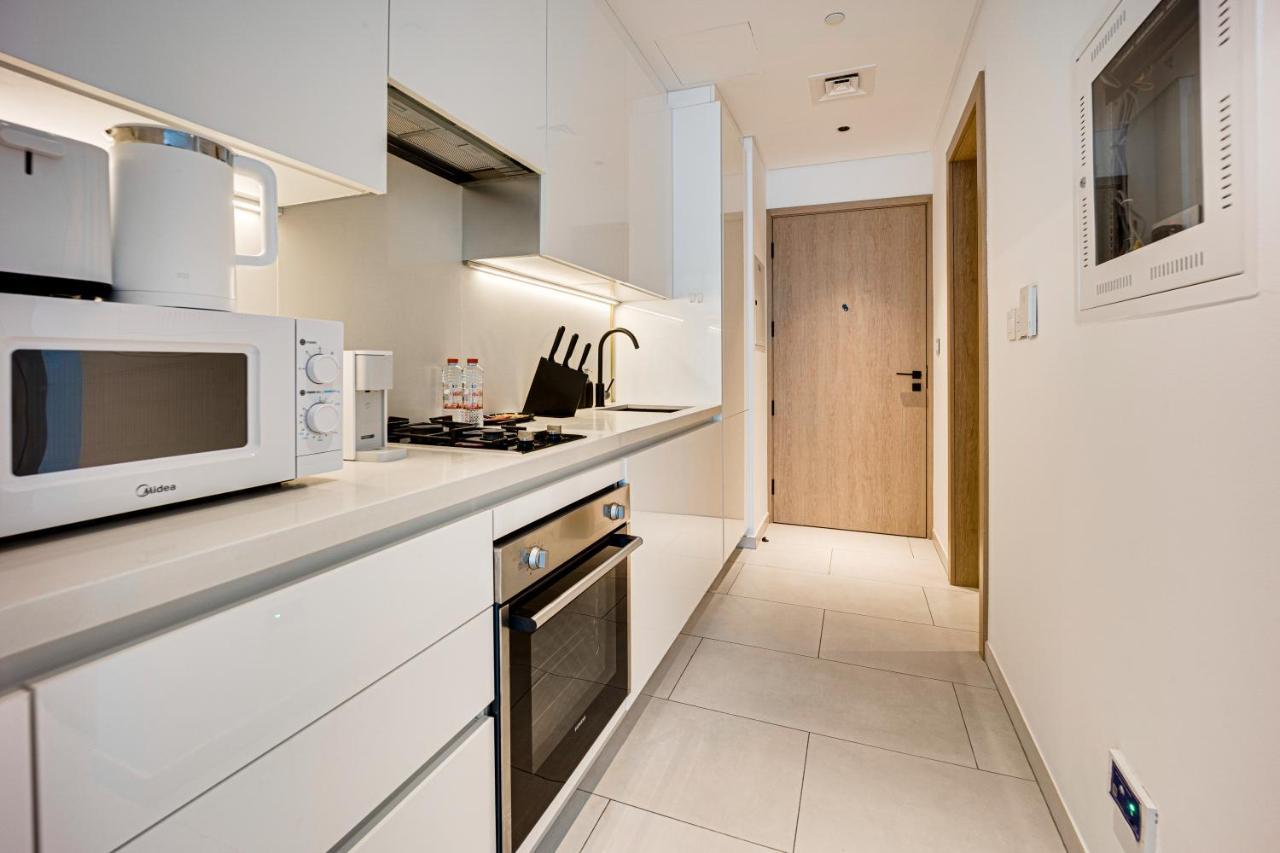 Stylish In Marquise Square Tower Apartment Dubai