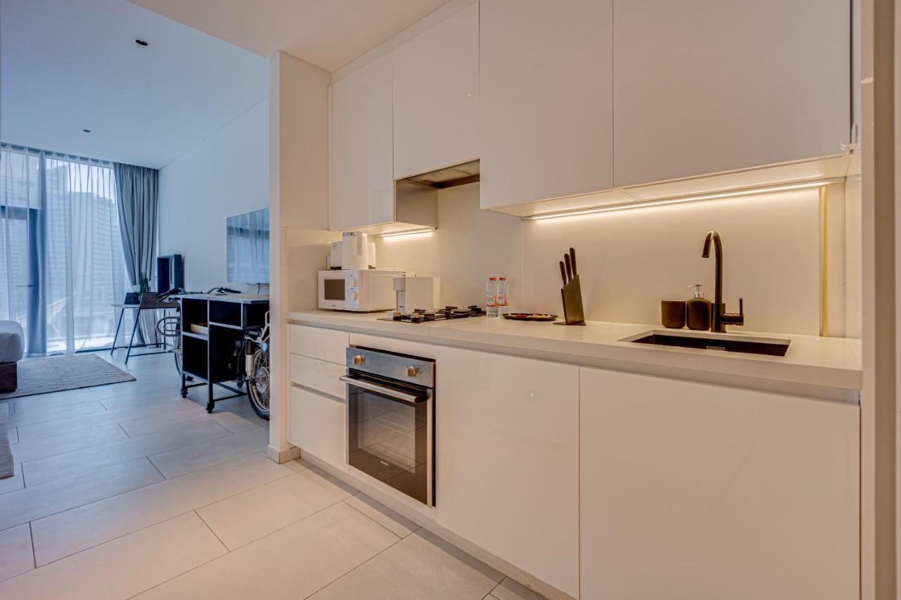 Stylish In Marquise Square Tower Apartment Dubai