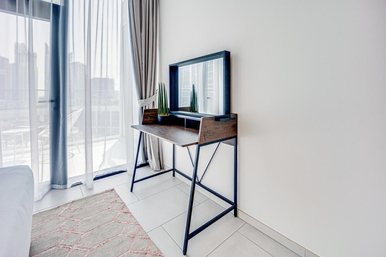 Stylish In Marquise Square Tower Apartment Dubai