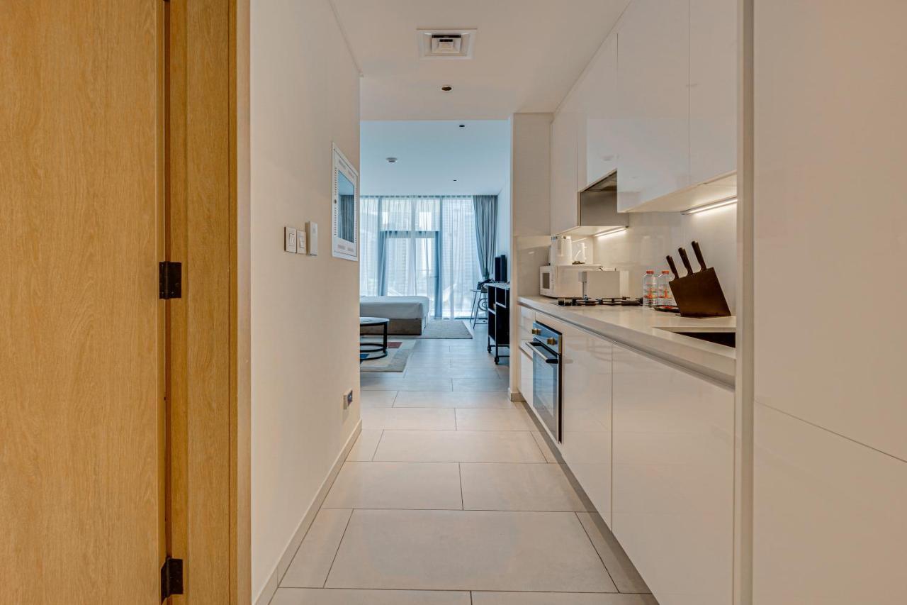 Stylish In Marquise Square Tower Apartment Dubai