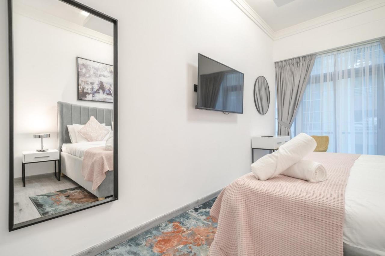 Boutique Luxury Living Near Palm Jumeirah Apartment *