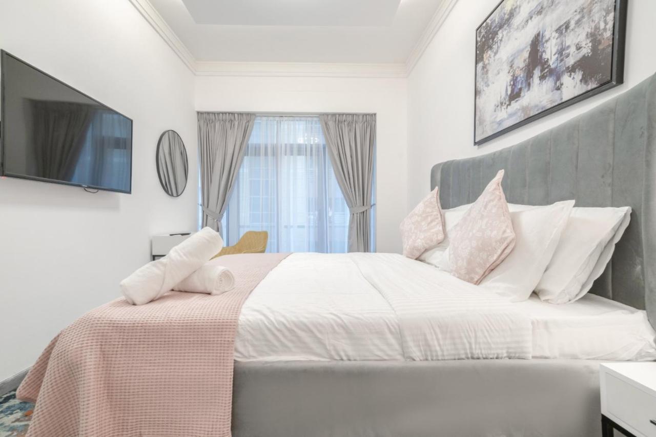 Boutique Luxury Living Near Palm Jumeirah Apartment Dubai