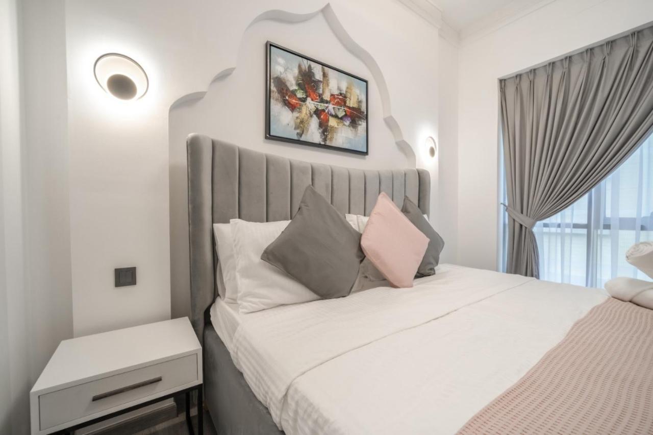 Boutique Luxury Living Near Palm Jumeirah Apartment