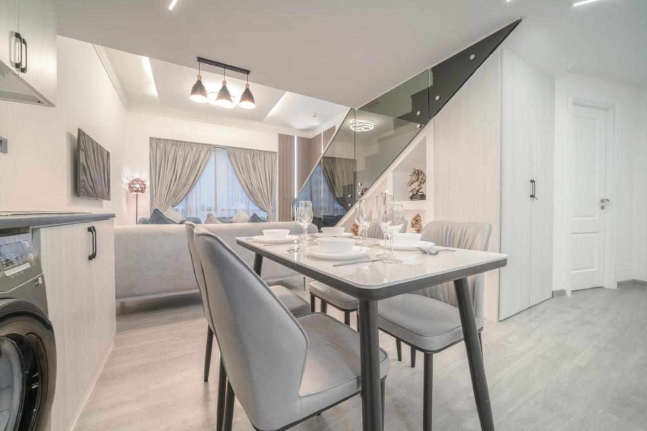 Boutique Luxury Living Near Palm Jumeirah Apartment Dubai